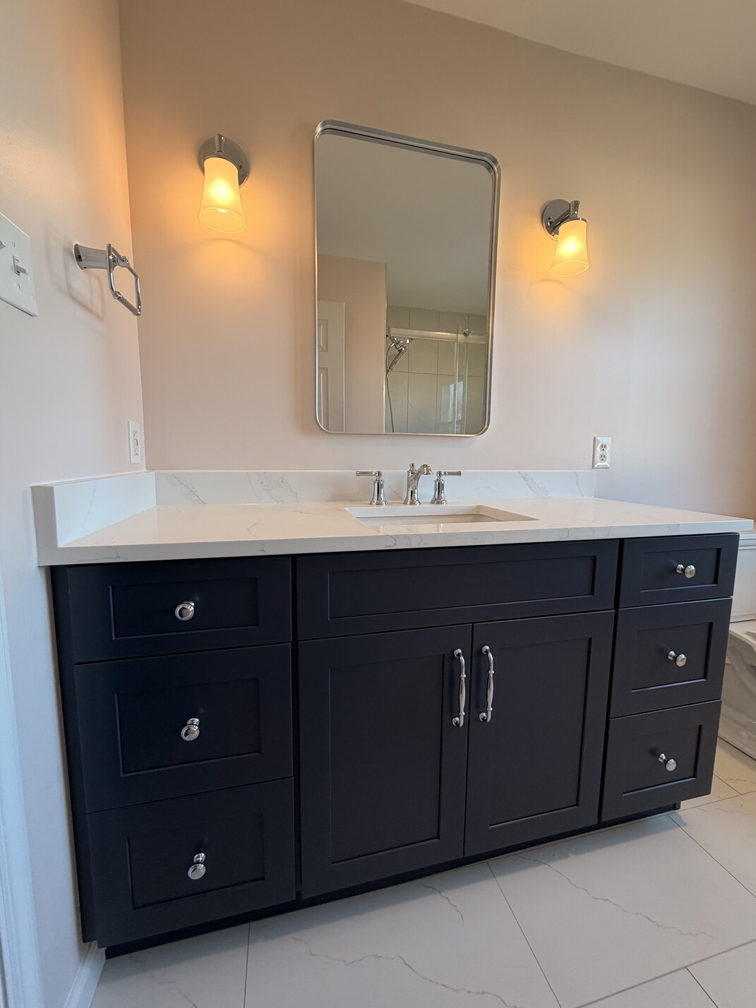 Wagon Wheel Hall Bathroom 2